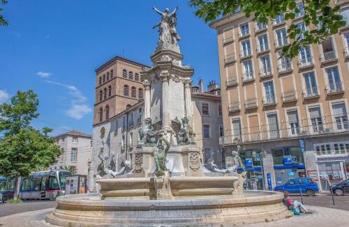 Quartier Hyper-Centre Apartment | R’Studio 18 Hyper Centre