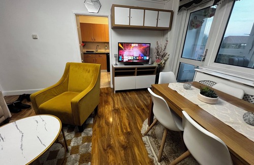 Northumberland Park Apartment | R&V apartment.