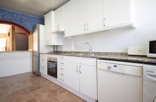 Calafell House | R142 Manila Resort Centrales