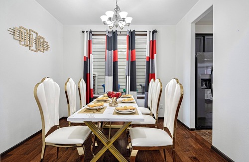 Renton House | R4: Rainier Villa