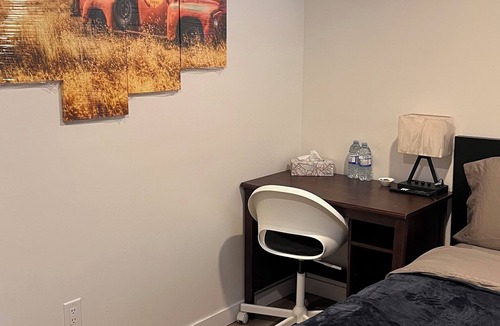 Winnipeg House | R5; 5 Star Private Room Parisan Night 6kms from Airport