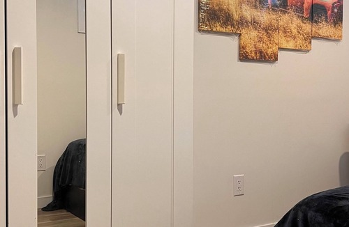 Winnipeg House | R5; 5 Star Private Room Parisan Night 6kms from Airport