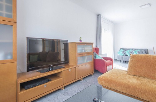 Castellet i la Gornal Villa | R83 Holiday house for 10 people between beach and mountains