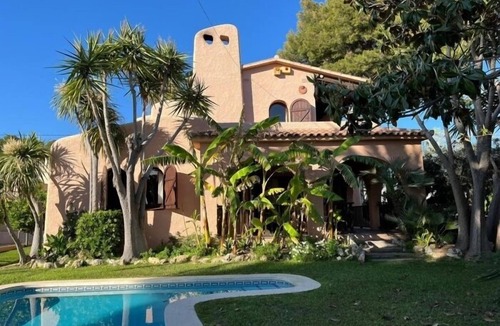 Segur de Calafell Villa | R84 Villa con Piscina y pista de Tenis