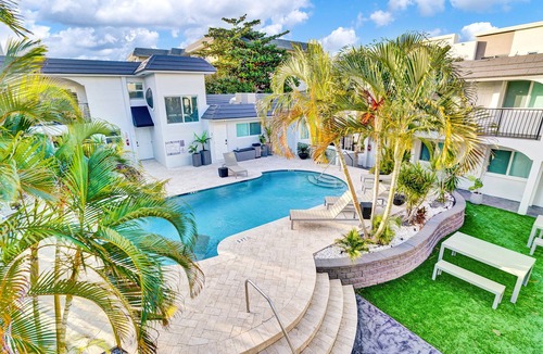 Pompano Beach Apartment | RA Suites by DesignedVR