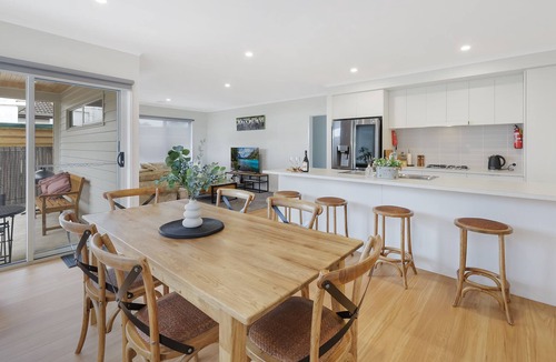 Warrnambool House | Racecourse Retreat - Relax, unwind & enjoy