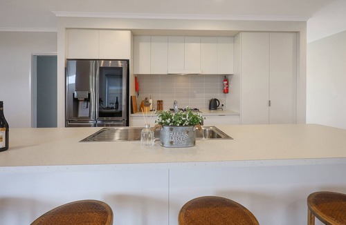 Warrnambool House | Racecourse Retreat - Relax, unwind & enjoy