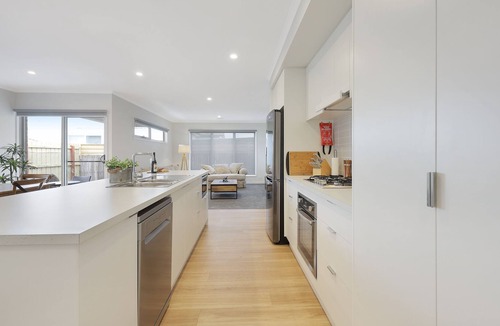 Warrnambool House | Racecourse Retreat - Relax, unwind & enjoy