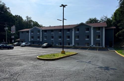 Villa Heights Hotel | Raceway inn
