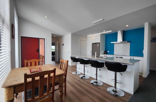 Riverton House | Rack n Relax Riverton