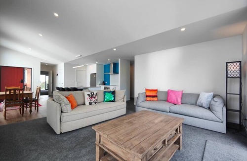 Riverton House | Rack n Relax Riverton