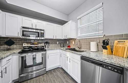 Fossil Creek Apartment | Radiant 2BR 2BA Apartment with Pool and Comfort