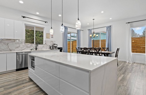 Lakeland South House | Radiant Auburn Retreat