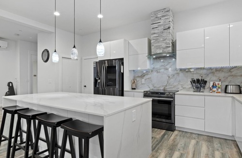 Lakeland South House | Radiant Auburn Retreat