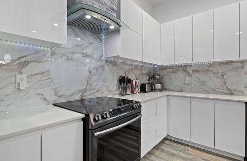 Lakeland South House | Radiant Auburn Retreat