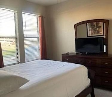 Memphis Apartment | Radiant & Cozy