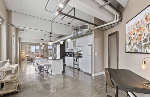Downtown Austin Apartment | Radiant Loft on 5th St