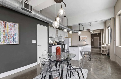 Downtown Austin Apartment | Radiant Loft on 5th St