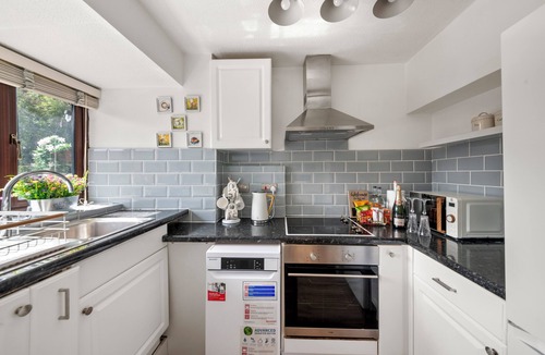 Datchet House | Radiant Retreat Datchet-Heathrow Windsor Legoland