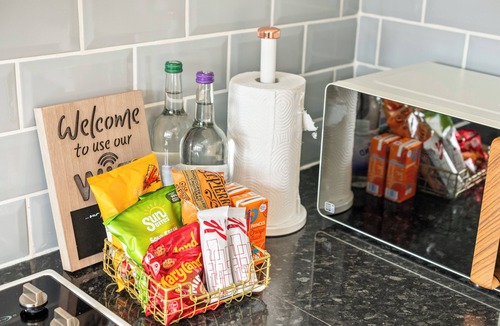 Datchet House | Radiant Retreat Datchet-Heathrow Windsor Legoland