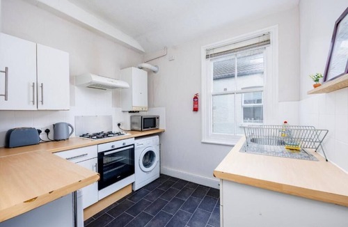 Southend-on-Sea Apartment | Radiant & Spacious 2BR Excellent Location by Everhome Ltd