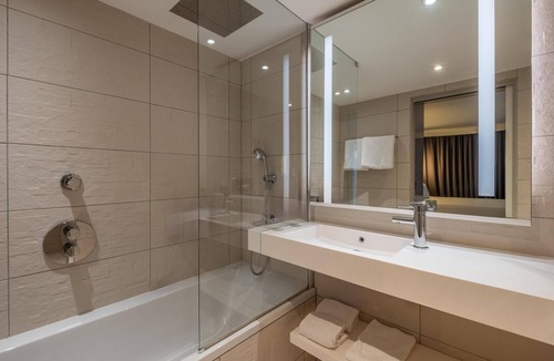 Tremblay-les-Gonesse Hotel | Radisson Blu CDG Airport Terminal Hotel, Paris