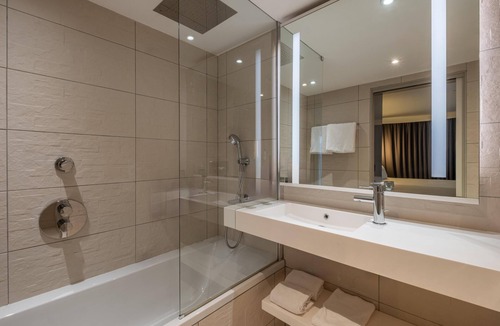 Tremblay-les-Gonesse Hotel | Radisson Blu CDG Airport Terminal Hotel, Paris