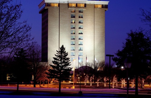 Brooklyn Center Hotel | Radisson Hotel Brooklyn Center