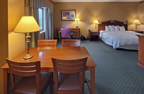 Cedar Rapids Hotel | Radisson Hotel Cedar Rapids