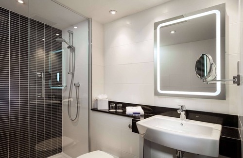 Heathrow Villages Hotel | Radisson Hotel & Conference Centre London Heathrow