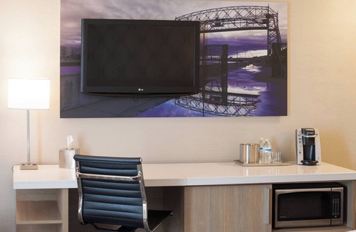 Downtown - Waterfront Hotel | Radisson Hotel Duluth - Harborview