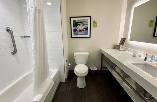 Fredericton Hotel | Radisson Hotel Kingswood Hotel Fredericton, NB