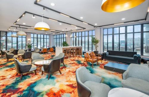 Saint-Laurent Hotel | Radisson Hotel Montreal Airport