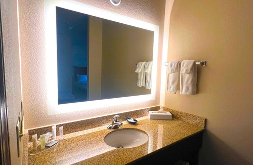 River Falls Hotel | Radisson Hotel River Falls