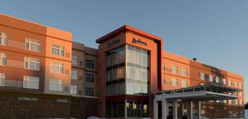 Fredericton Hotel | Radisson Kingswood Hotel Fredericton, NB