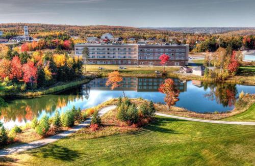 Fredericton Hotel | Radisson Kingswood Hotel Fredericton, NB