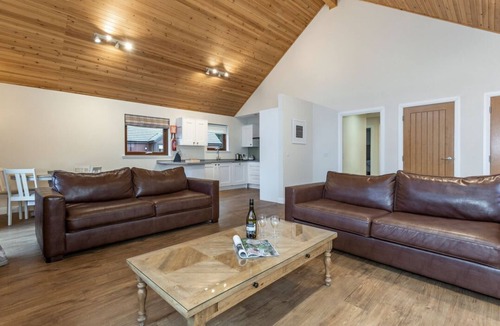 Glenisla Cabin | Raeburn Premier Spa, Dundee