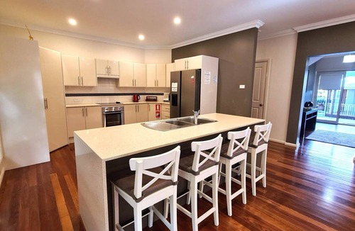 Cams Wharf Apartment | Raffertys Resort