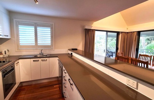 Cams Wharf Apartment | Raffertys Resort