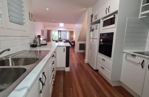 Cams Wharf Apartment | Raffertys Resort