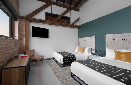 People's Freeway Hotel | Rafter Room at evo Hotel, Free Parking & Dog-friendly