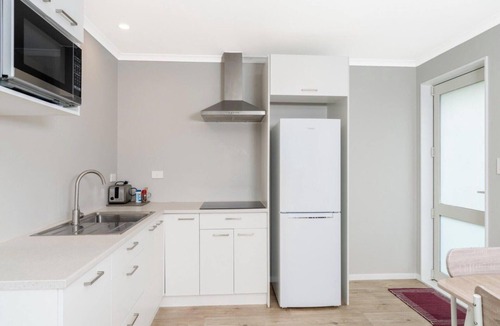 Raglan House | Raglan Hideaway (Te Uku)