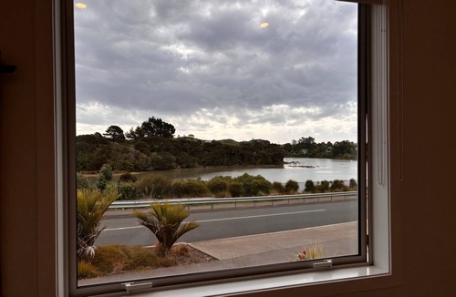 Raglan House | Raglan Retreat With Water Views