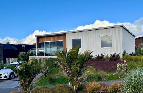 Raglan House | Raglan Retreat With Water Views