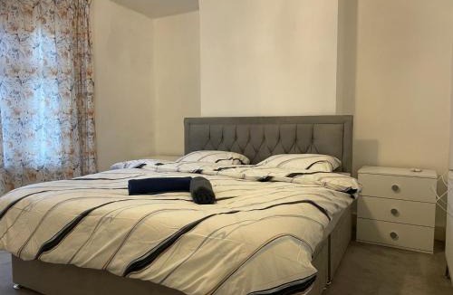 Boleyn House | Rahal Compton