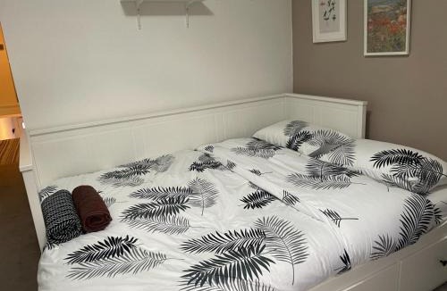 Boleyn House | Rahal Compton