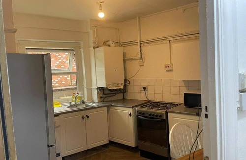 Hackney Wick Apartment | Rahal Hackney | Double Room Shared washroom