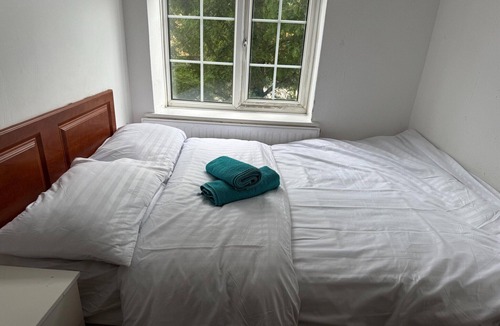 Hackney Wick Apartment | Rahal Hackney | Double Room Shared washroom