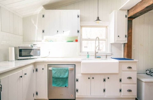 Kingston Cottage | Rail Trail Cottage: Charming Kingston Home