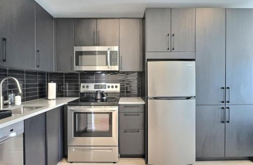 Five Points South Apartment | Railroad Park Reset, Modern Space